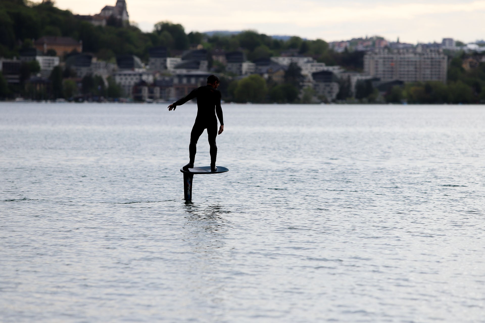 Test pumpfoil alpinefoil annecy avril 2025 20