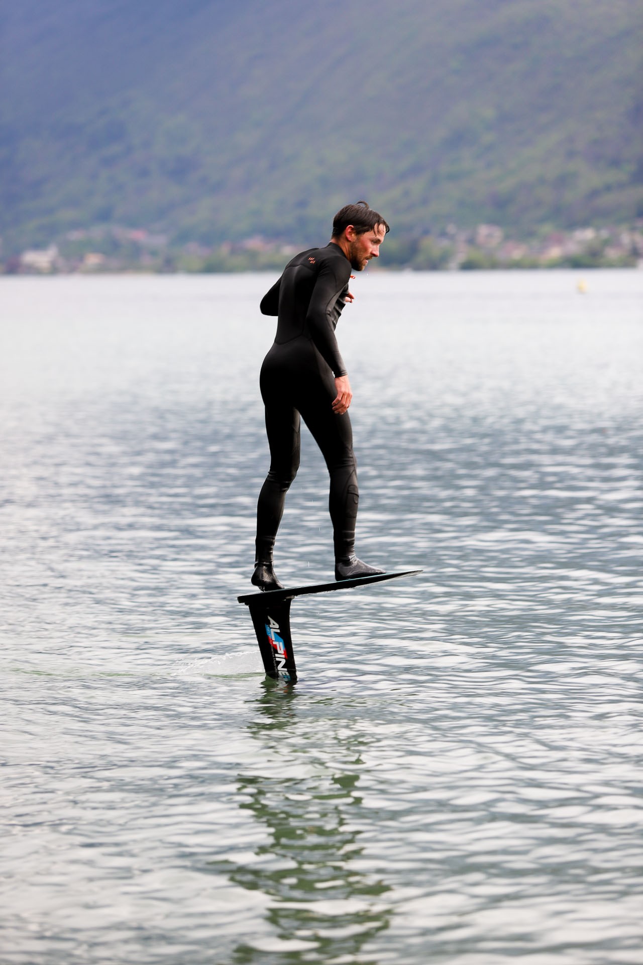 Test pumpfoil alpinefoil annecy avril 2025 35