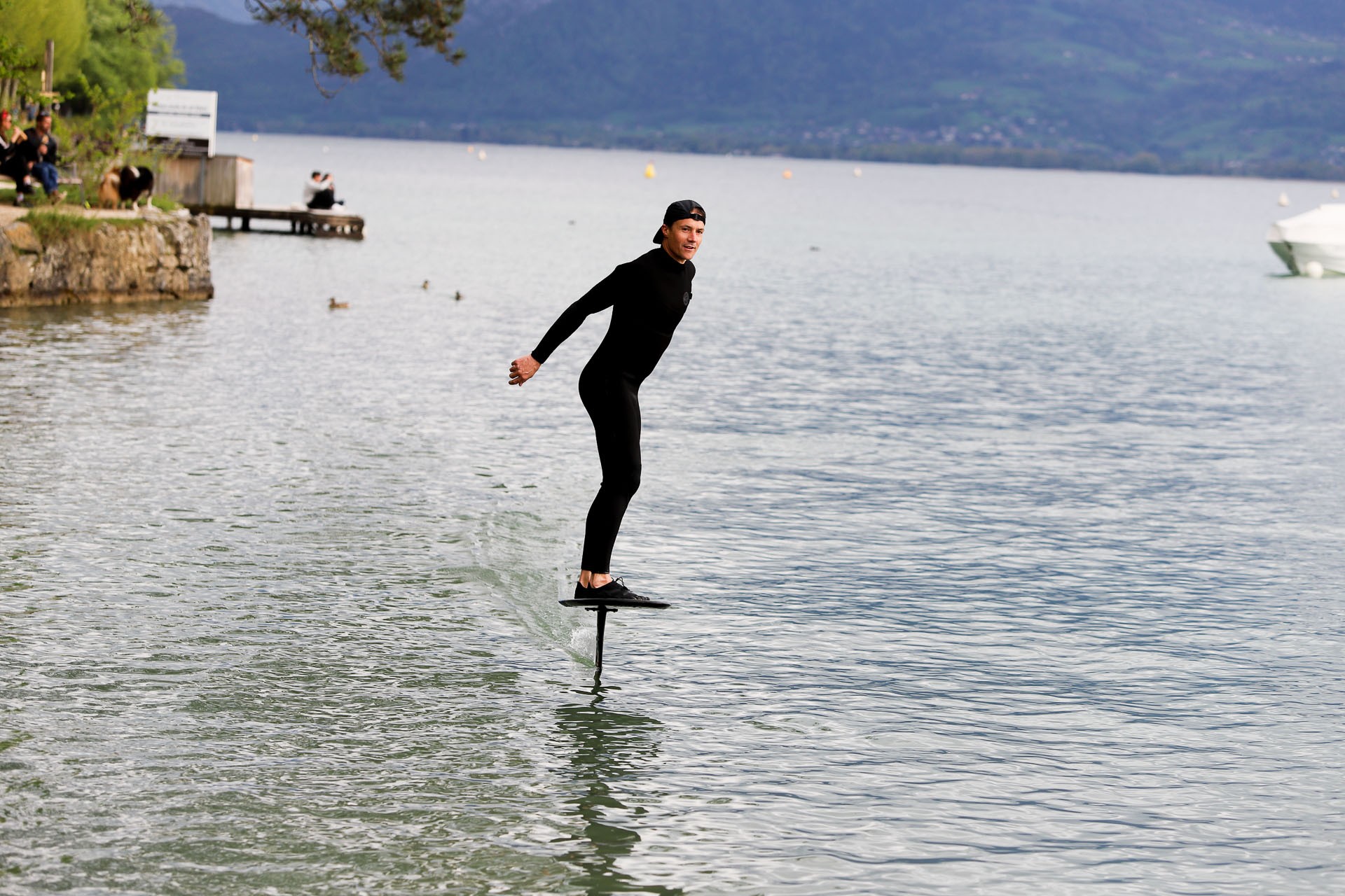 Test pumpfoil alpinefoil annecy avril 2025 41