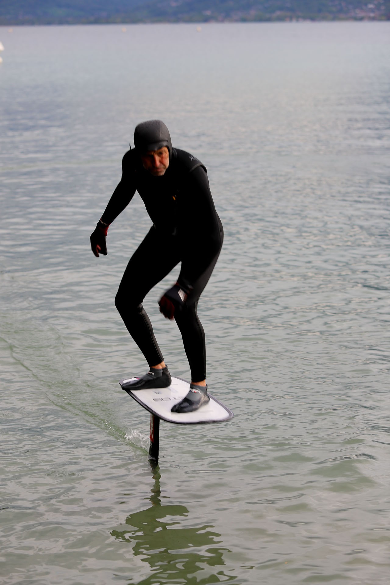 Test pumpfoil alpinefoil annecy avril 2025 49
