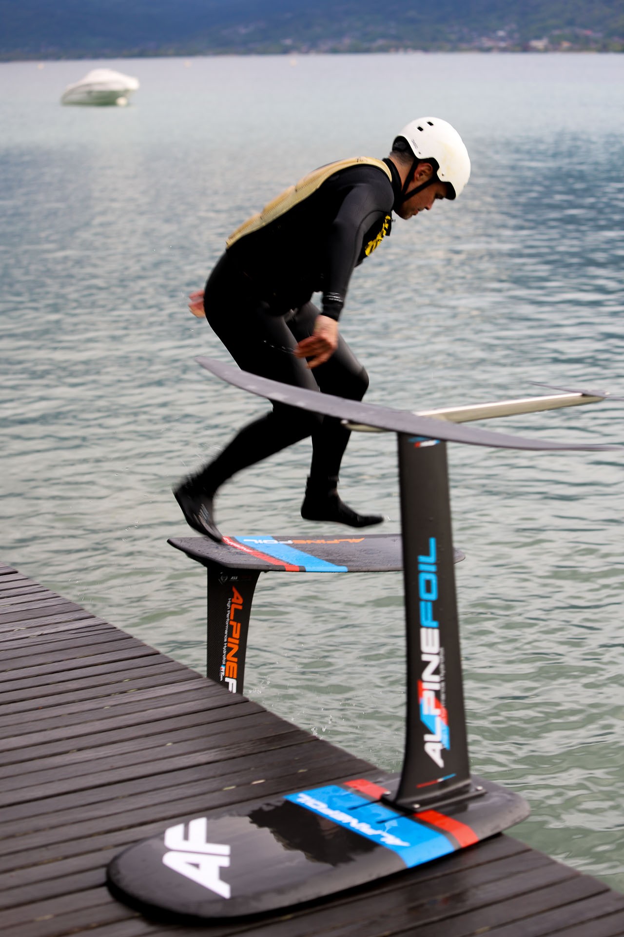 Test pumpfoil alpinefoil annecy avril 2025 62