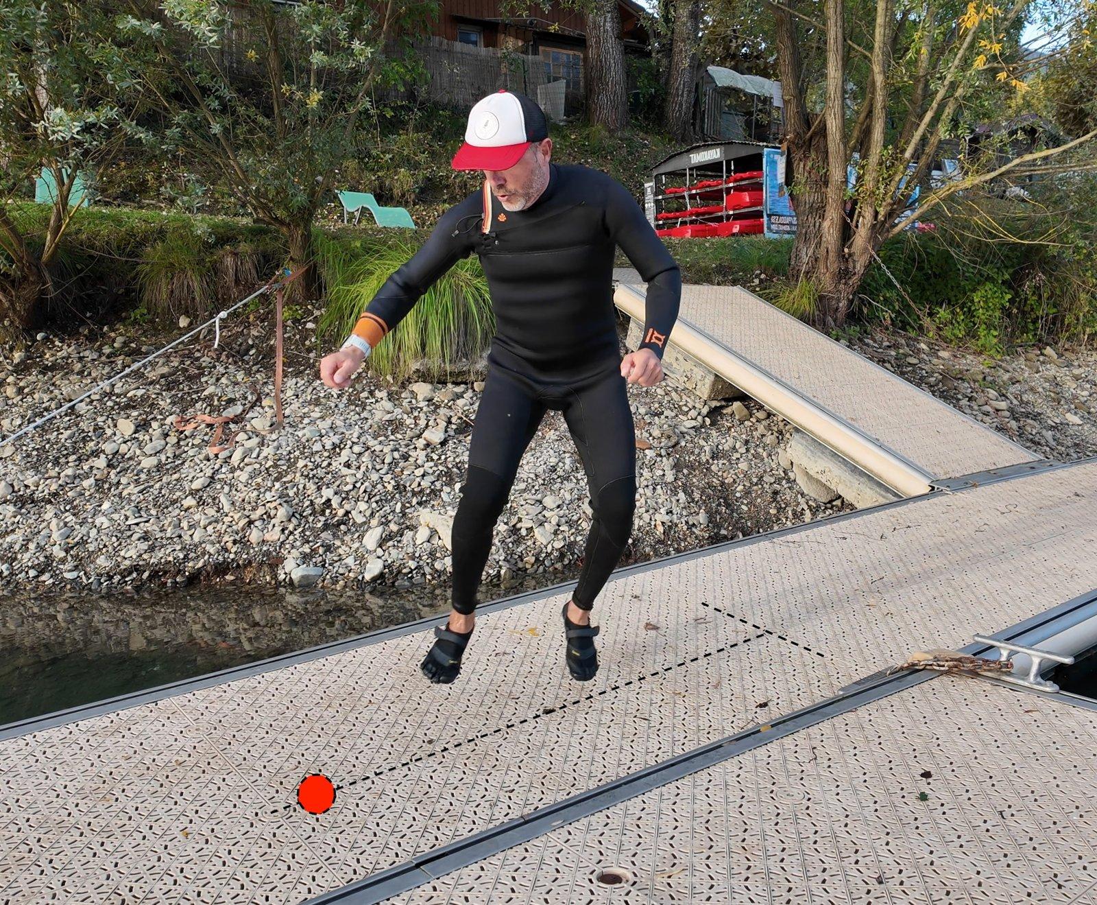 Ground jump drill towards the marker to learn pumpfoiling Ground jump drill towards the marker to learn pumpfoiling