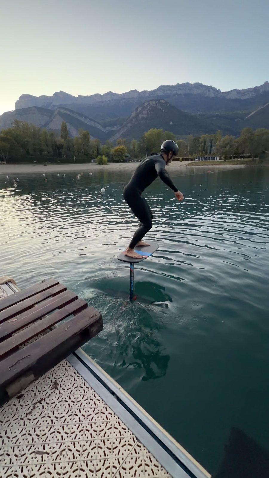 Landing on the pumpfoil board after the jump